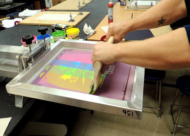 Cadre en aluminium d'écran en soie de haute précision pour imprimer les matériaux argentés de poids léger de couleur